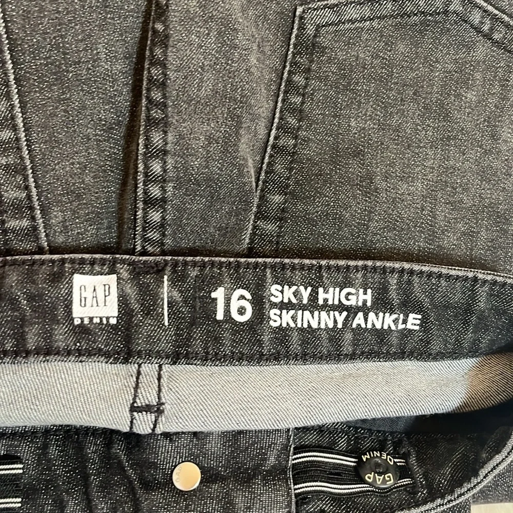 NWT Gap Sky High Skinny Ankle Raw Hem Denim Jeans